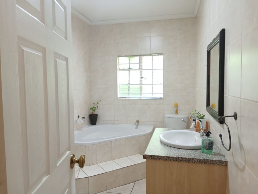 6 Bedroom Property for Sale in Deneysville Free State